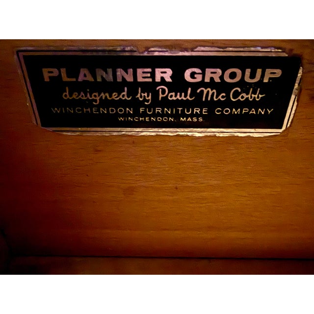 1950s Paul McCobb Planner Group Espresso Maple Desk - French Polish Restoration For Sale - Image 9 of 12