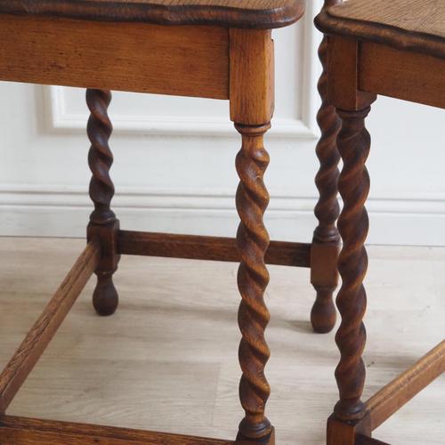 Wood Antique Baroque Style Nesting Tables with Turned Legs, 1920, Set of 3 For Sale - Image 7 of 11