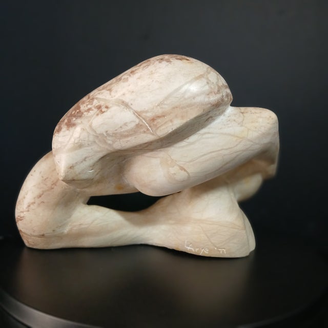 Figurative Leonora Eunice Arye Museum Quality Marble Sculpture "The Kiss" 1977 For Sale - Image 3 of 4