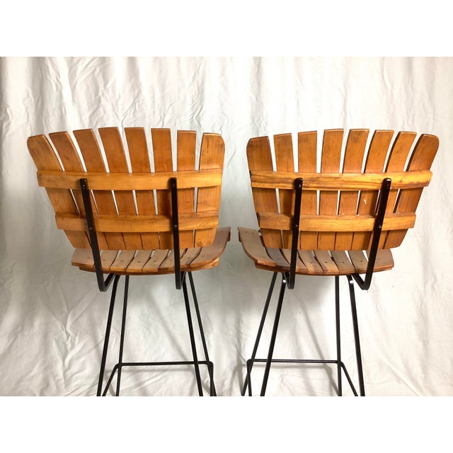 1960s Pair Mid Century Slatted Bar Stools in the Style of Arthur Umanoff For Sale - Image 5 of 6