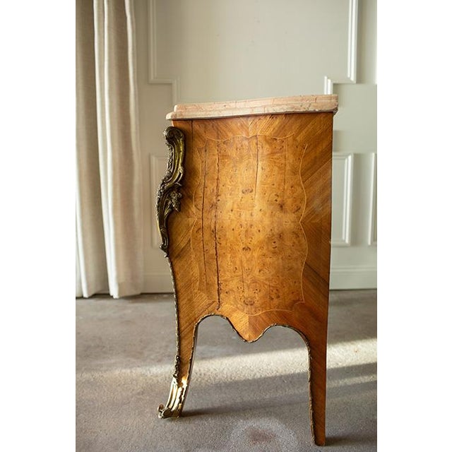 Mid 19th Century French Louis XV Style Burr Walnut Marble Top Bombe Commode For Sale - Image 16 of 18
