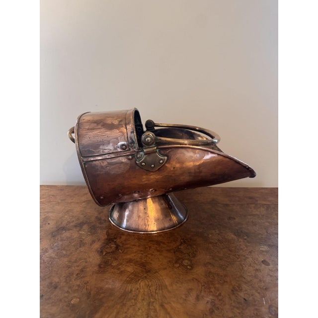 Quality antique Victorian copper coal scuttle having a lovely shaped scuttle raised on a circular base with a carrying...