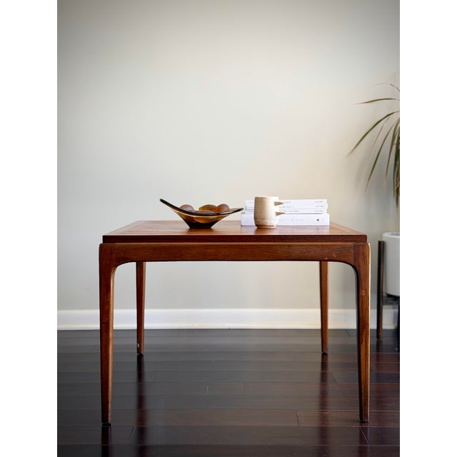 Mid-Century Modern 1963 Lane Furniture Rhythm Walnut & Pecan Lamp Table — MCM Square End Side Coffee Table For Sale - Image 11 of 12
