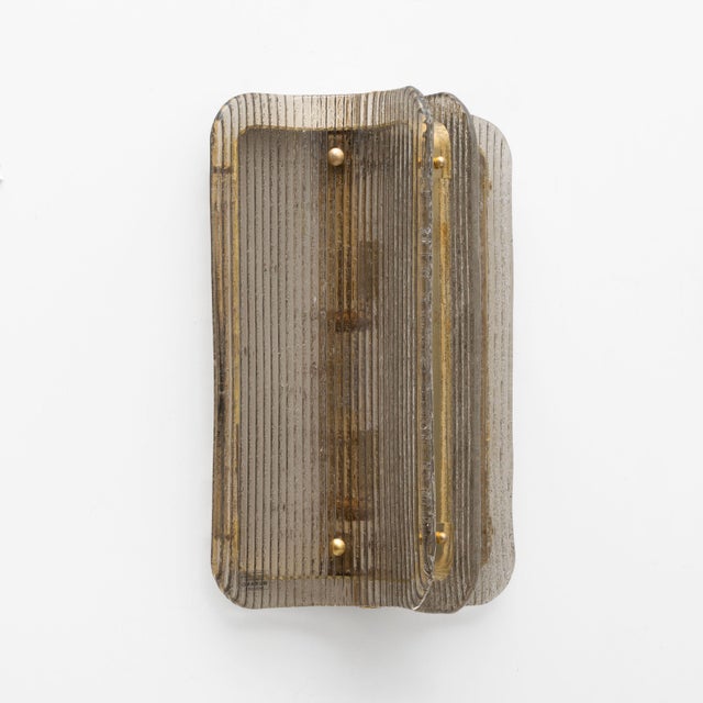 Mid-Century Modern Curved Grey Ribbed Murano Glass and Brass Wall Sconces, 2000, Set of 2 For Sale - Image 3 of 9