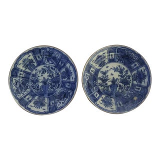 Blue and White Kraak Pottery Plates Paper Label from Grand Bazar Royal The Hague - A Pair For Sale