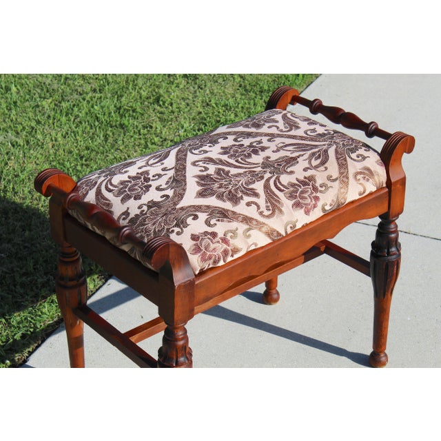 Mid-20th Century Traditional Cherry-Finish Vanity Bench With Pink & Brown Damask Upholstery For Sale - Image 15 of 18