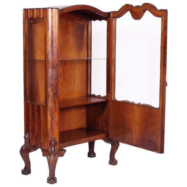 Elegant Italian early 20th century Venetian Baroque walnut and burl walnut vitrine, display cabinet Measure in cm: H 170,...