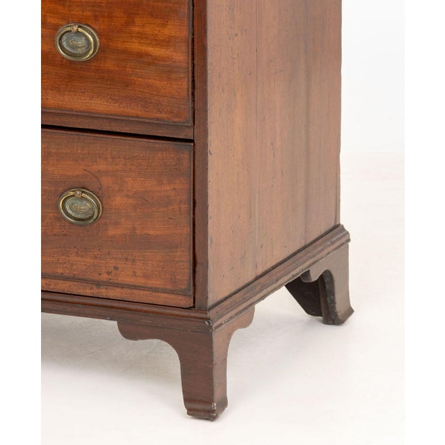 Early 19th Century American Federal Walnut Chest of Drawers, Circa 1800 For Sale - Image 5 of 8