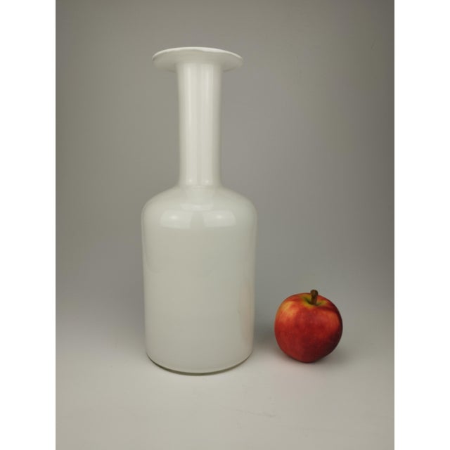 White Vase by Otto Brauer for Holmegaard, Denmark, 1960s For Sale - Image 3 of 4