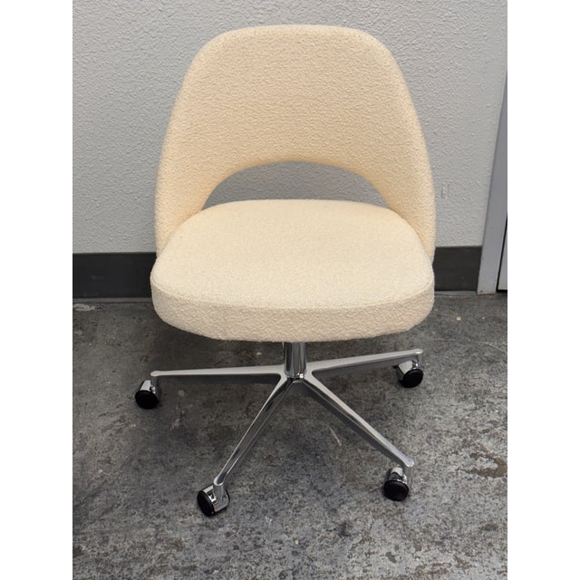 Design Plus Gallery presents the Pearl Boucle Executive Office Chair by Eero Saarinen for Knoll. The chair is supported by...