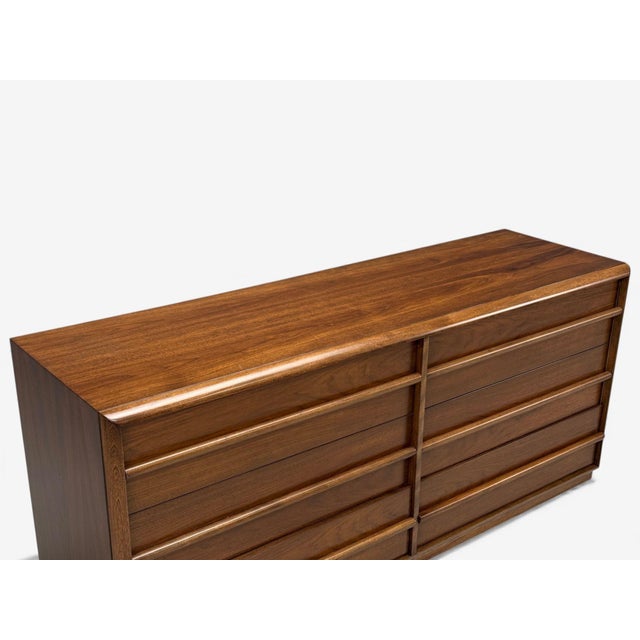 Wood t.h. Robsjohn-Gibbings, American Modern, Walnut, Dresser, Usa 1960s For Sale - Image 7 of 12