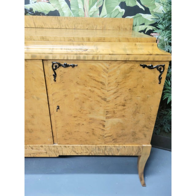 Wood Vintage Beidemeier Large Tiger Stripe 3 Compartment Honey Colored Storage Buffet Sideboard Credenza For Sale - Image 7 of 12