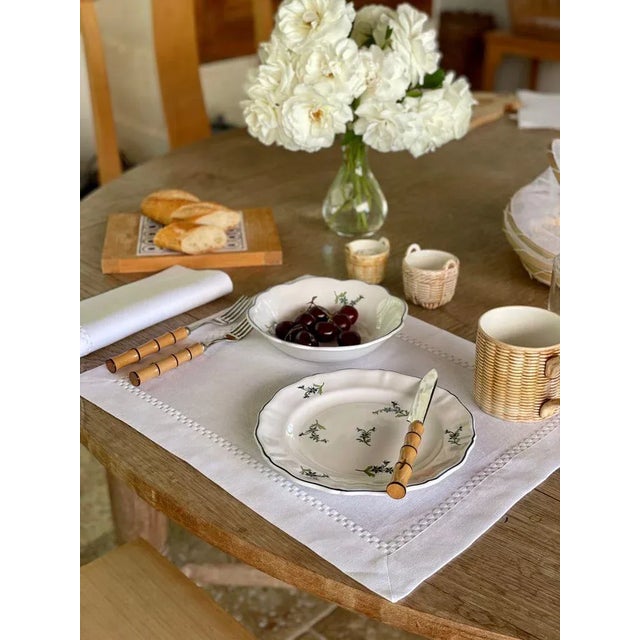 ZdG Les Bleuets Salad Plates, Bleu Egyptien et Vert - Set of 2 For Sale - Image 10 of 13