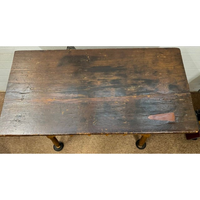 Nice 19th Century Dovetailed Pine Dough Box on Turned Legs With Cover For Sale - Image 4 of 11