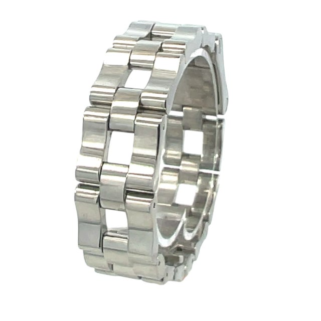 Late 20th Century Gucci Estate Swiss Made Stainless Steel Ladies Wristwatch For Sale - Image 9 of 12