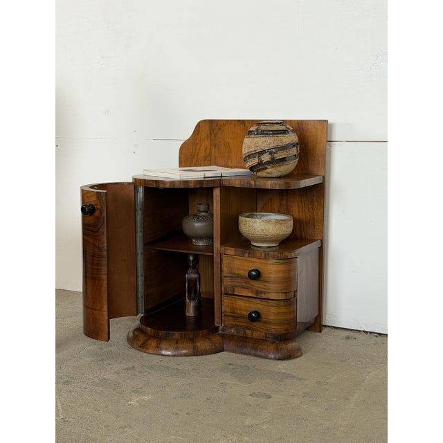 Early 20th Century European Art Deco Walnut Bedside Tables, 1930s, Set of 2 For Sale - Image 5 of 10