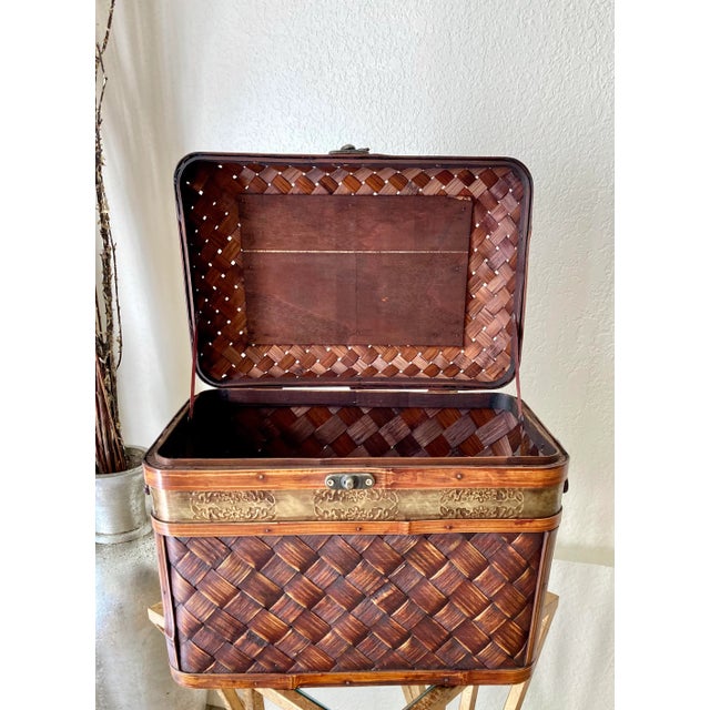 Late 20th-Century Handwoven Tabletop Rattan & Bamboo Wood Storage Box For Sale In Austin - Image 6 of 13