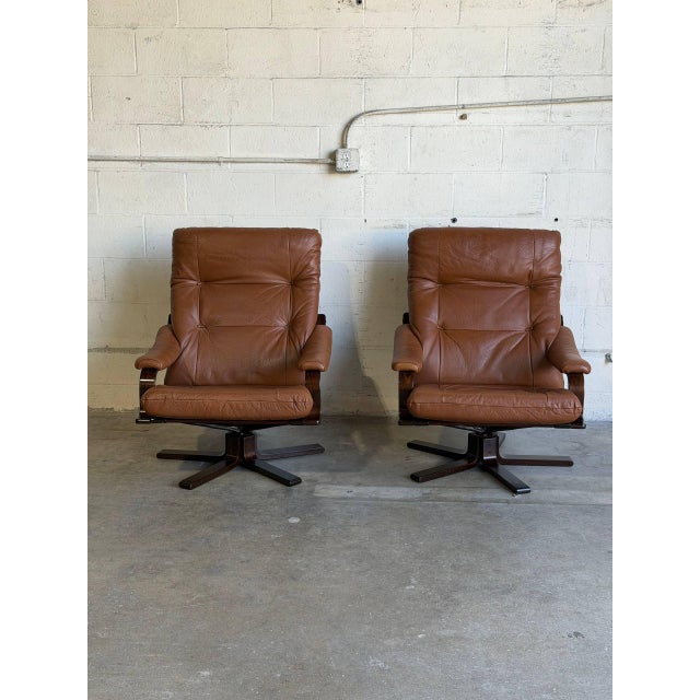 Mid-Century Modern Pair of Brown Leather Swivel Lounge Chairs Danish Mid-Century Modern 1970s For Sale - Image 3 of 13