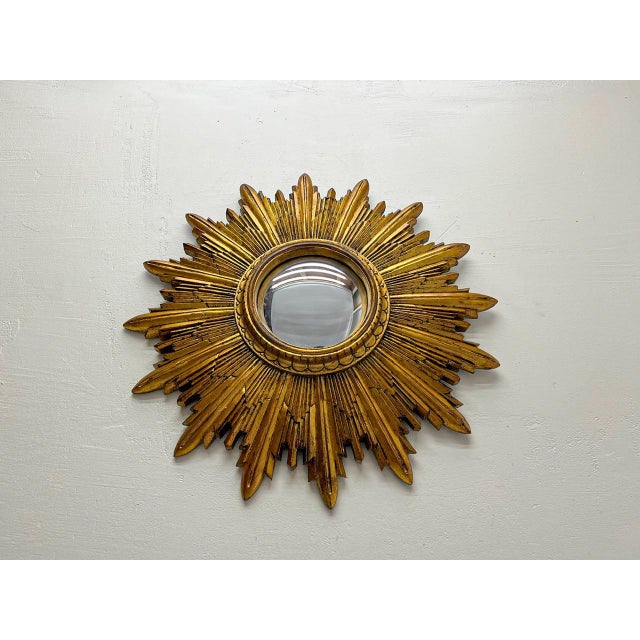 Baroque Large Sunburst Convex Wall Mirror in Carved Gold Plated Wood, 1950s For Sale - Image 3 of 18