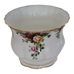 Late 20th Century Royal Albert Old Country Roses Cachepot
