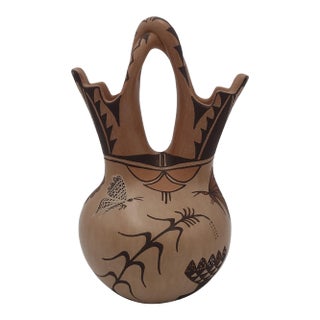 Beautiful Vintage Signed Juanita Fragua Jemez Pueblo Hand-Coiled Pottery Wedding Vase For Sale