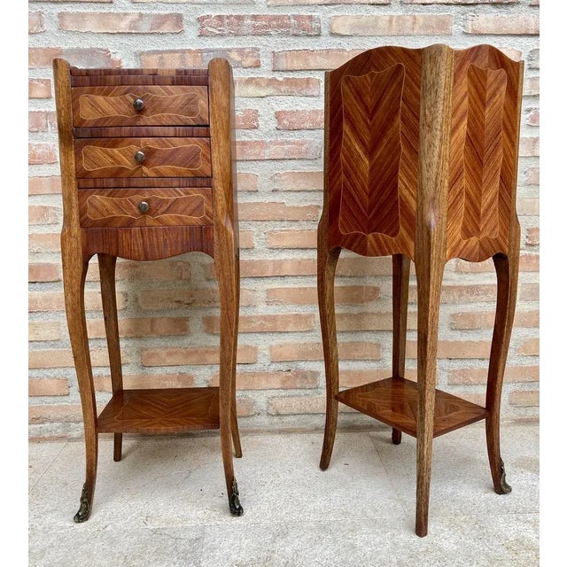 French Louis XV Style Nightstands in Walnut and Marquetry, Set of 2 For Sale - Image 5 of 18