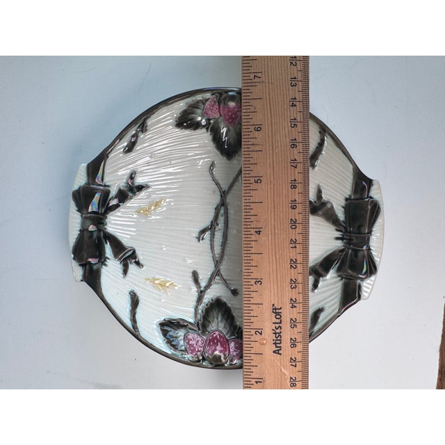 Wedgewood Majolica Plate With Strawberries and Bow For Sale In San Francisco - Image 6 of 6