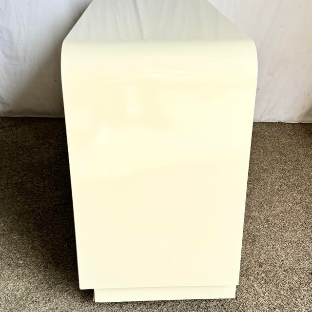 Cream 1980s Postmodern Cream Lacquer Laminate Waterfall Dresser For Sale - Image 8 of 12