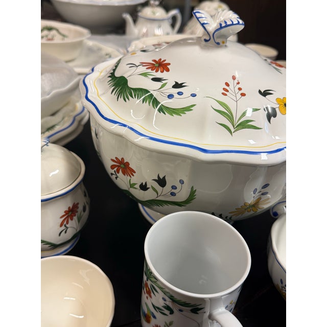 Gien Gien Oiseaux De Paradis Earthenware, Set of 75 For Sale - Image 4 of 12