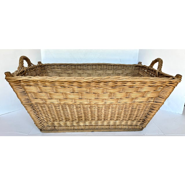 1940s Vintage 1940s European Woven Wicker Rectangular Market Basket For Sale - Image 5 of 11