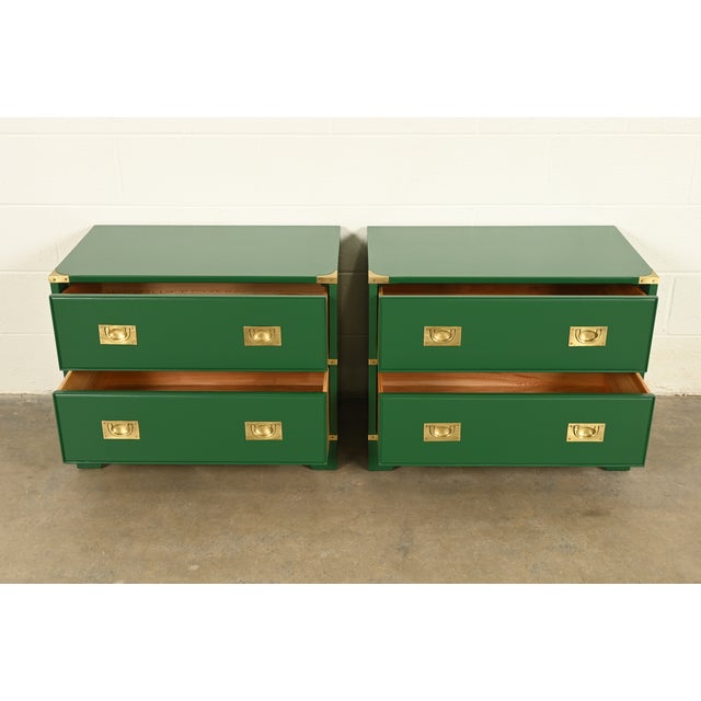 Wood Drexel Heritage Mid-Century Hollywood Regency Campaign Green Lacquered Nightstands | Pair For Sale - Image 7 of 13