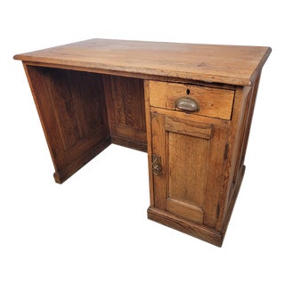 Vintage Pedestal Desk in Oak, 1930s For Sale