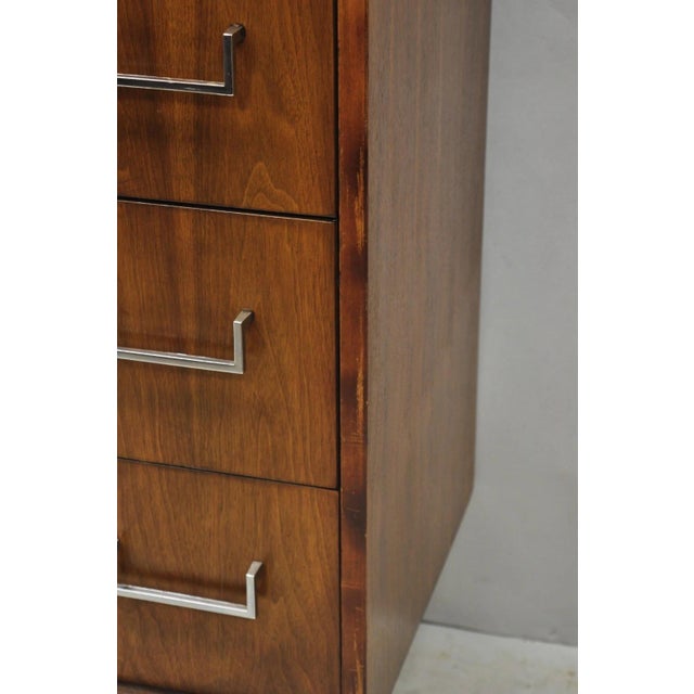 Vintage Mid Century Modern Walnut Veneer 4 Drawer Chrome Pull Tall Chest Dresser For Sale - Image 10 of 17