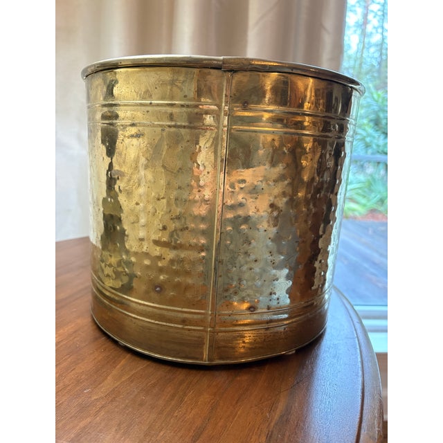 Vintage Hammered Brass Cache Pot Planter With French Style Ribbon & Leaf Motif For Sale - Image 4 of 9
