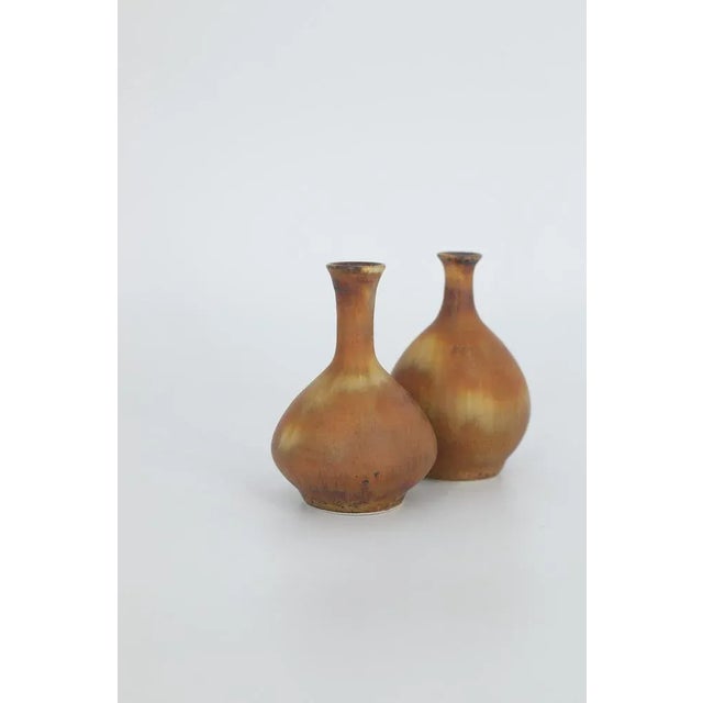 1960s Small Mid-Century Scandinavian Modern Collectible Double Brown Stoneware Vases by Gunnar Borg for Höganäs Keramik, 1960s, Set of 2 For Sale - Image 5 of 8