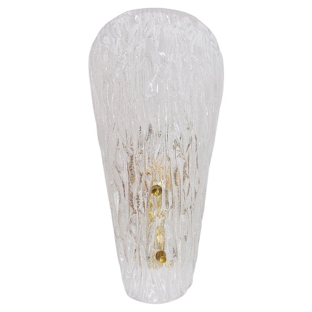 Mid-Century Modern Austrian Wall Light in Brass and Textured Glass by J. T. Kalmar for Kalmar, 1950s For Sale
