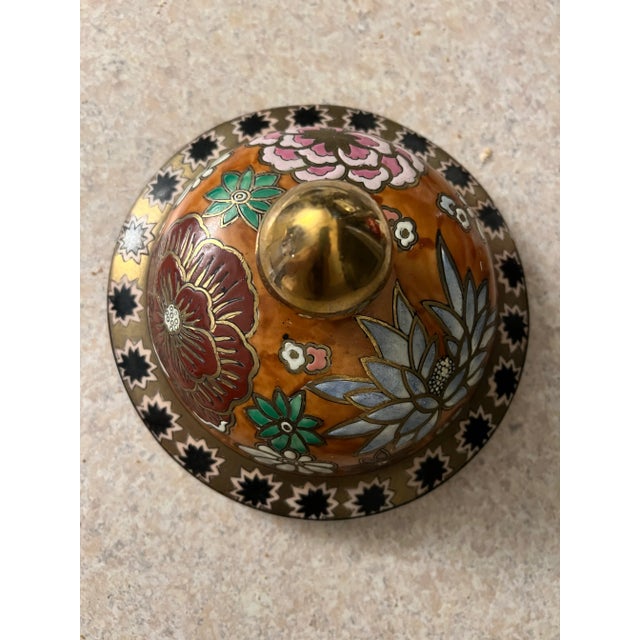 Metal 1960s Large Gold Gilted Ginger Jar With Floral & Bird Motif For Sale - Image 7 of 11