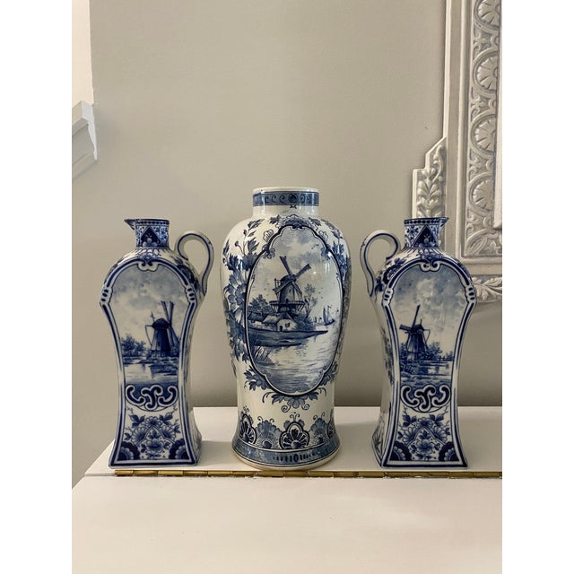 1920s 1920s Delft Blue Three Vase Mantle Set For Sale - Image 5 of 5