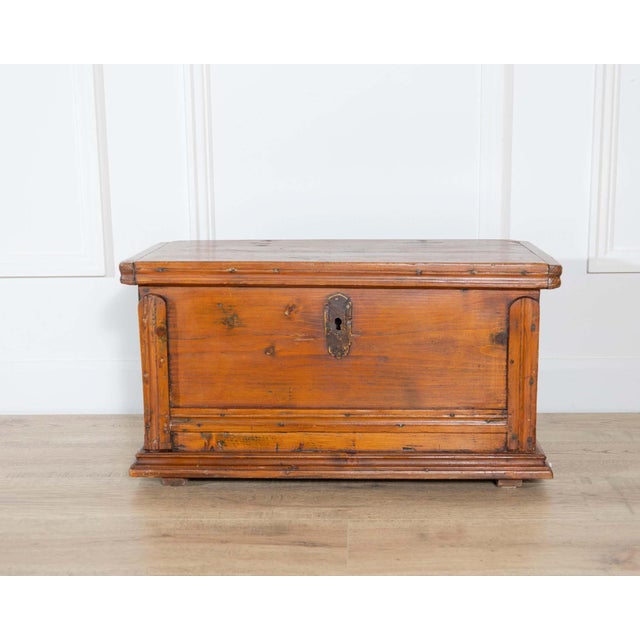 18th-Century Tuscan Fir Travel Box For Sale - Image 4 of 11