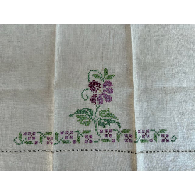 Vintage Embroidered Linen Guest Towel For Sale In Chicago - Image 6 of 8