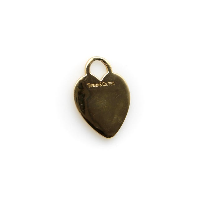 Modern Vintage 18k Gold Blank Tiffany & Co. Heart Tag Charm For Sale - Image 3 of 6