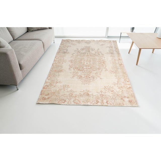 1960s Neutral Floral Medallion Rug For Sale - Image 6 of 10