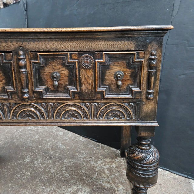 English 18th Century Oak Jacobean Style Carved Console Table With 2 Drawers and Bulbus Turned Legs For Sale - Image 3 of 12