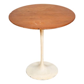 Vintage Knoll International Saarinen Walnut Tulip Side Table For Sale