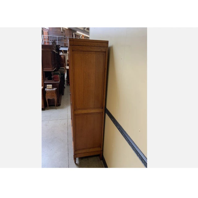 Age: circa 1935 Wood type: solid oak Condition: very good, well-maintained, refurbished original condition (minor signs of...