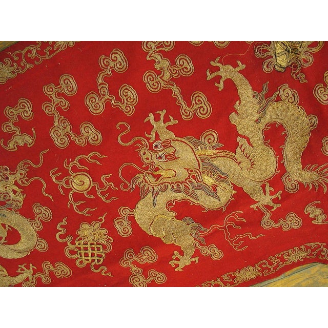 19th Century Chinese Silk & Gold Thread Embroidery ( 5'5" x 5'6" - 165 x 168 ). Antique Chinese - Textile Chinese Flat...