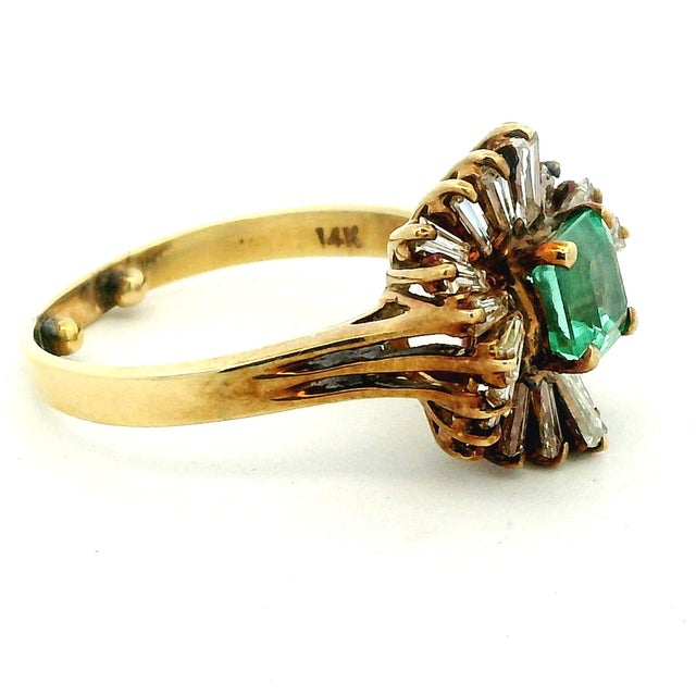 Hollywood Regency Vintage 14k Gold Emerald & Diamond Ballerina Ring, Circa 1980, Size 7 For Sale - Image 3 of 11