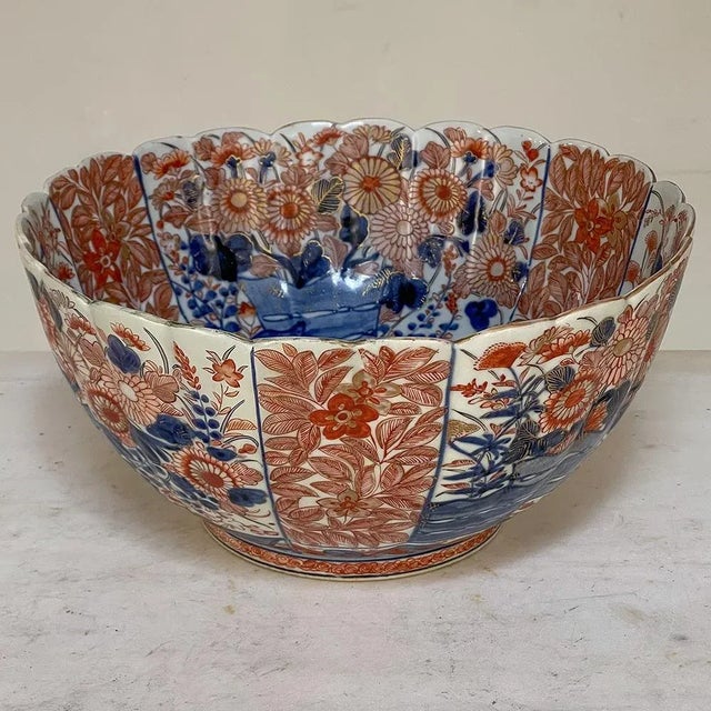 19th Century Imari Hand-Painted Serving Bowl For Sale In Dallas - Image 6 of 13