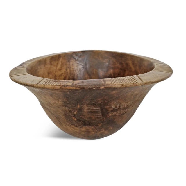 Beautiful old Tuareg wood bowl. The Tuareg people are nomadic pastoralists who inhabit the Saharan region of Northern...
