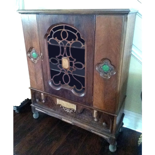 This antique is from the early 1900’s and appears to be an English Tudor design. I believe this to be walnut with burl and...
